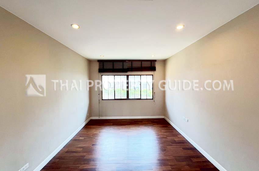 House with Shared Pool in Bangnatrad 